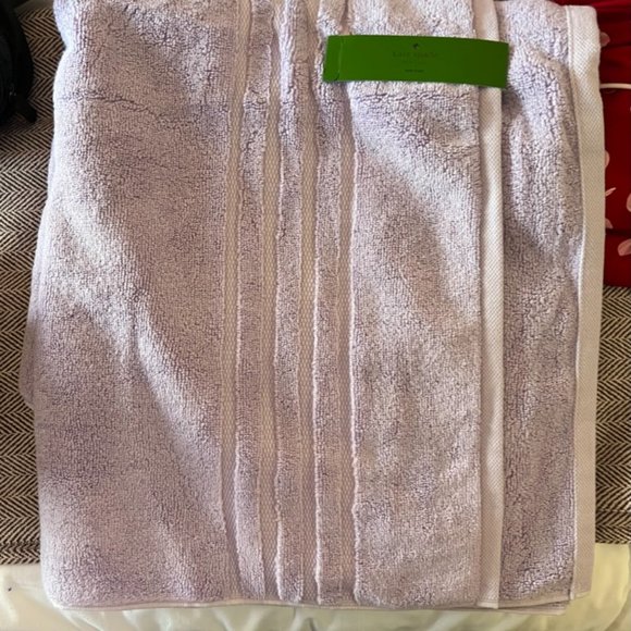 Kate Spade New York Scallop Pleat Bath Towel in frozen lilac/light purple nwt - Picture 4 of 9